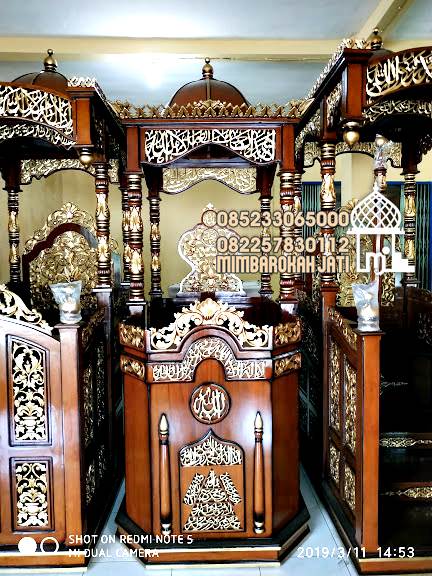 Mimbar Ukir-ukiran Masjid Di Kota